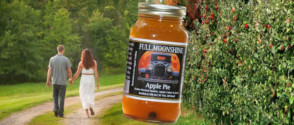 Full Moonshine Apple Pie